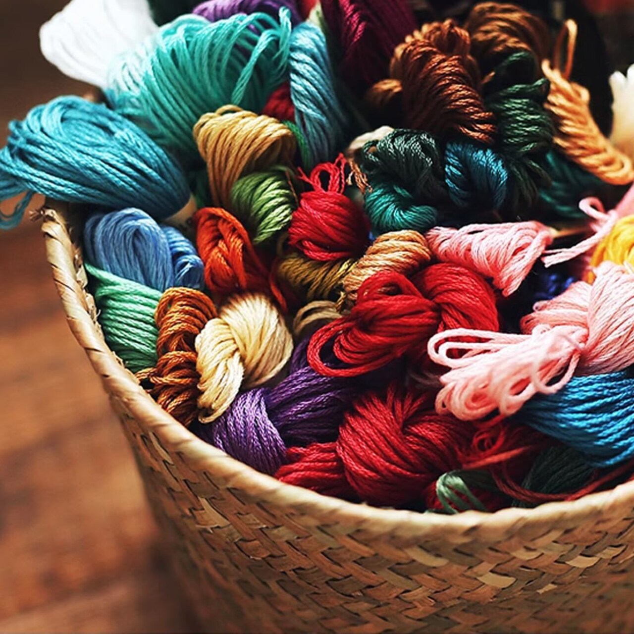 Bracelet String Kits, 50 Colors Rainbow Color Embroidery Thread, Cross Stitch Embroidery Thread, Cotton Thread, Bracelet Yarn, Craft Threads (50 Color)